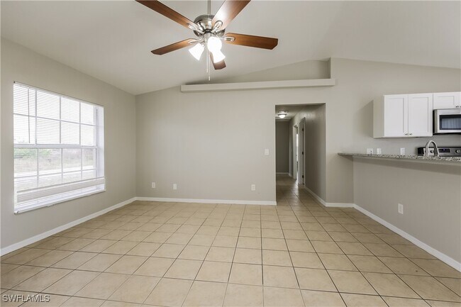 Foto del edificio - 2302 Loraine Ave S