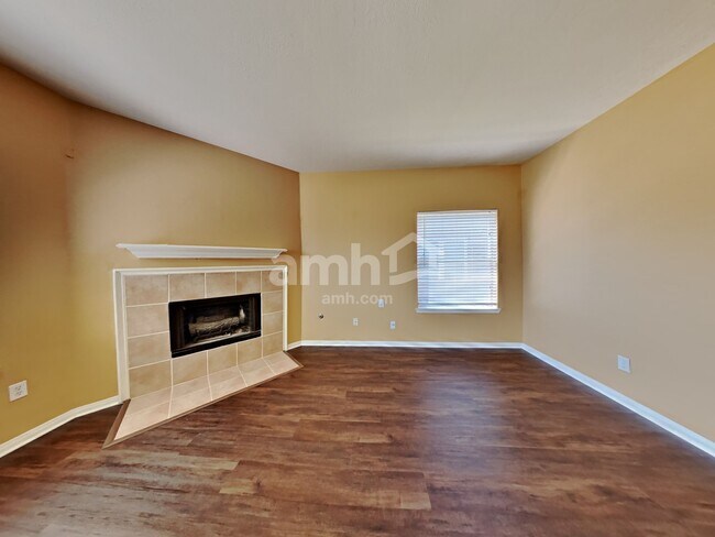 Building Photo - 4942 Pinder Ln