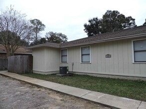 Building Photo - 130 E 9 Mile Rd