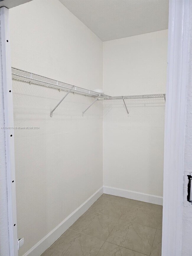 Foto del edificio - 2551 SE 16th Terrace