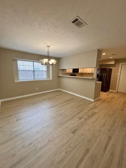 Foto del edificio - 17122 Kings Walk Ln