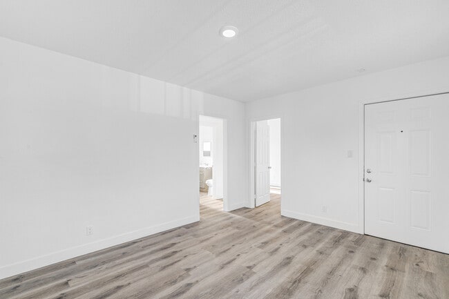 Foto del edificio - 1805 W 80th St