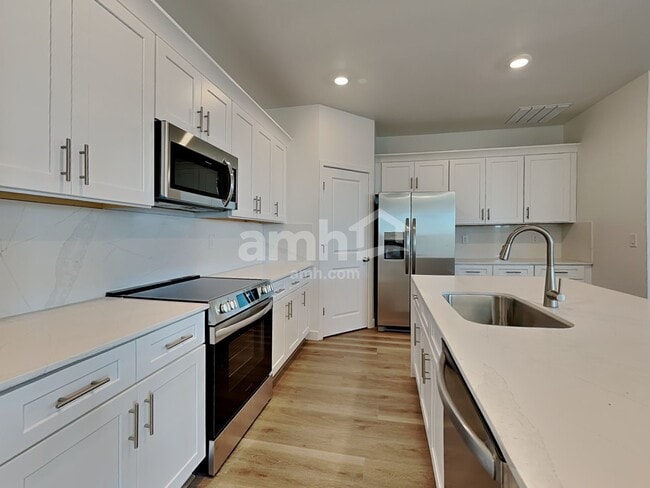 Building Photo - 20177 W Thomas Rd