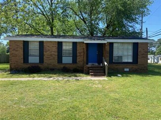 Building Photo - 601 Cedarwood Dr
