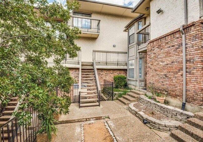 Foto del edificio - 8750 Park Ln