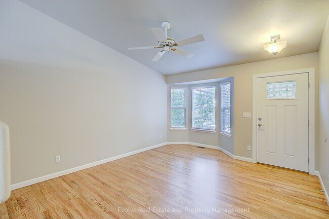 Foto del edificio - 9641 Cove Creek Dr