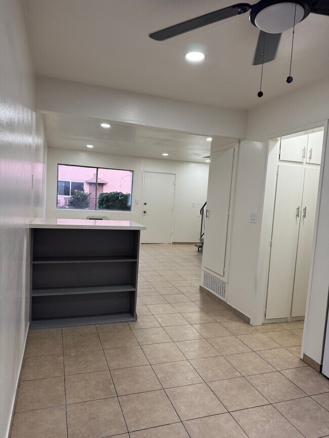 Foto del edificio - 4575 Canoga St