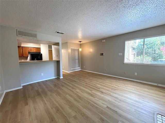 Foto del edificio - 9833 Walnut St
