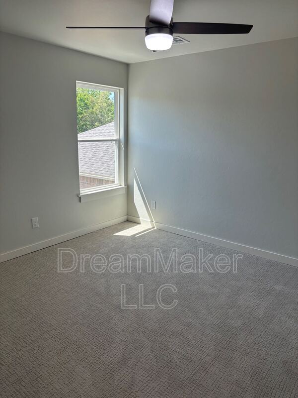 Building Photo - 1016 Varenna Ln