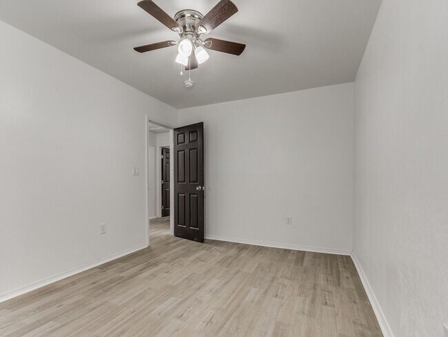 Foto del edificio - FOR SALE $230,000.00