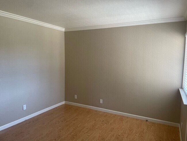 Building Photo - SAN JOSE - Well Maintained 2/1 Duplex
