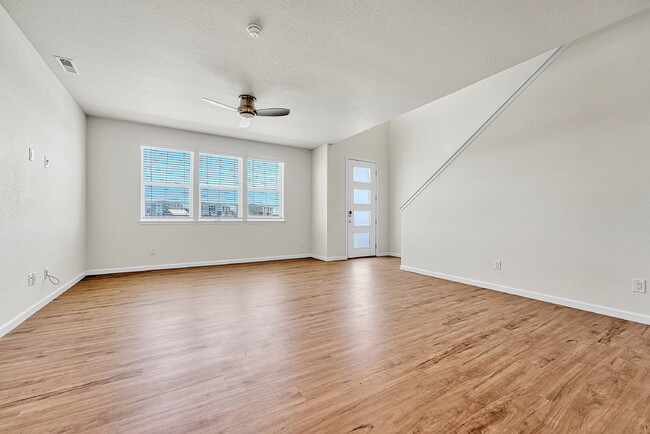 Foto del edificio - $2,400.00, beautiful 3-bedroom, 2.5-bathro...