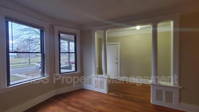 Building Photo - 644 E Ferry St