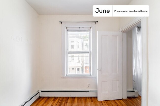 Building Photo - Private bedroom in 2 bed/1 bath Home