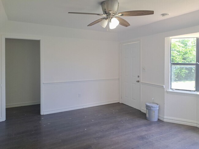 Foto del edificio - 3 bedroom / 2 bath