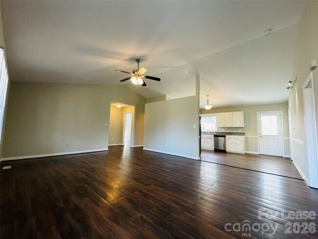 Foto del edificio - 2499 Brookwood Rd