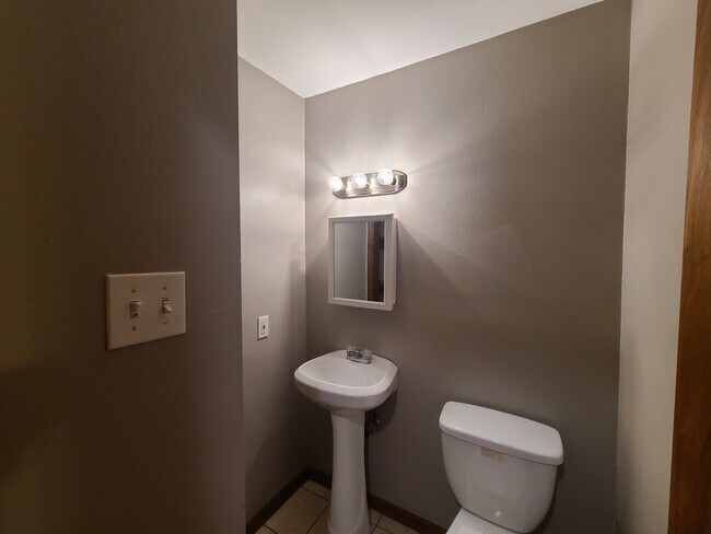 Foto del edificio - 3308 Pakenham Dr