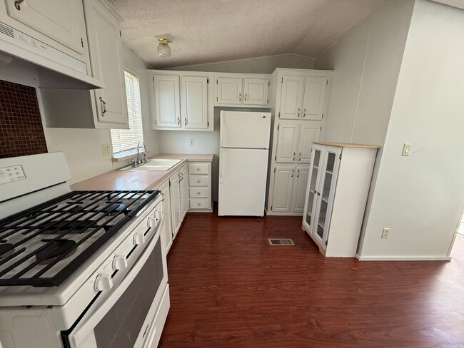 Building Photo - 3768 Western Dr