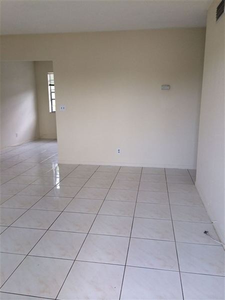 Building Photo - 3845 S Circle Dr
