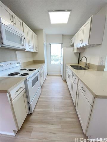 Building Photo - 633 Nalanui St