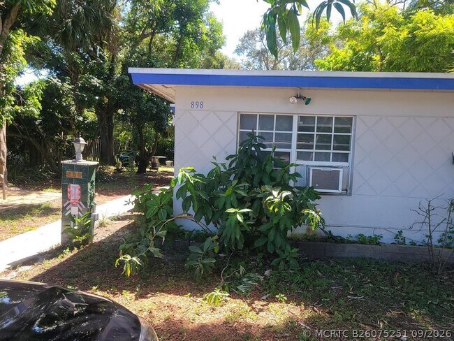 Building Photo - 898 NE 39th St