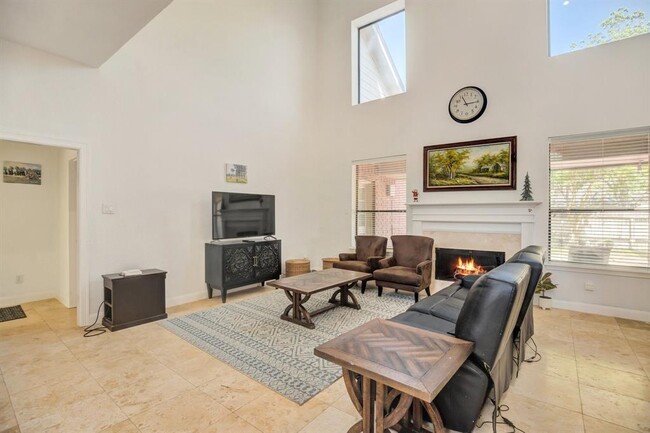Foto del edificio - 301 Winding Oak Ln S