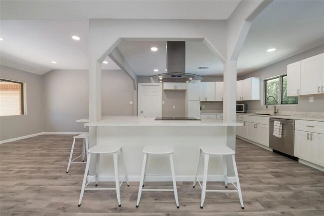 Building Photo - 2309 Wooded Acres Dr