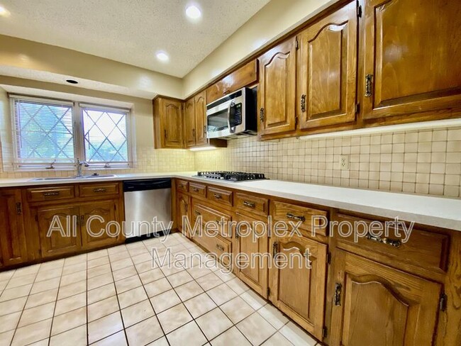 Building Photo - 223 Woodcrest Dr