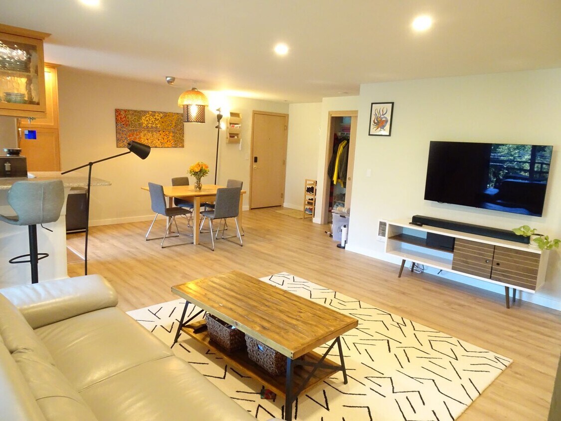 Primary Photo - Modern Urban Living with Stunning Views at...