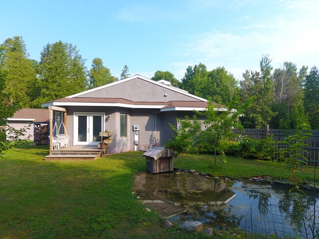 Building Photo - 1909 Nicolet Dr