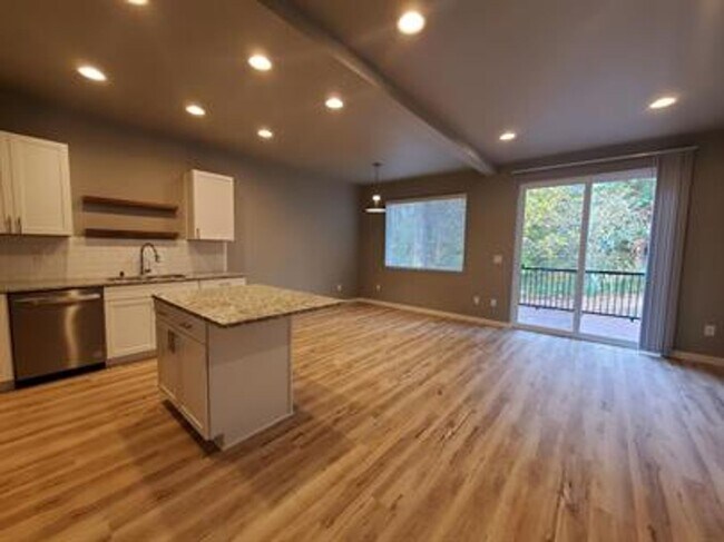 Building Photo - 3 Bedroom 2.5 Bath in Tumwater