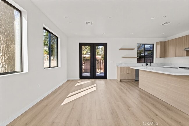 Building Photo - 11145 Hortense St