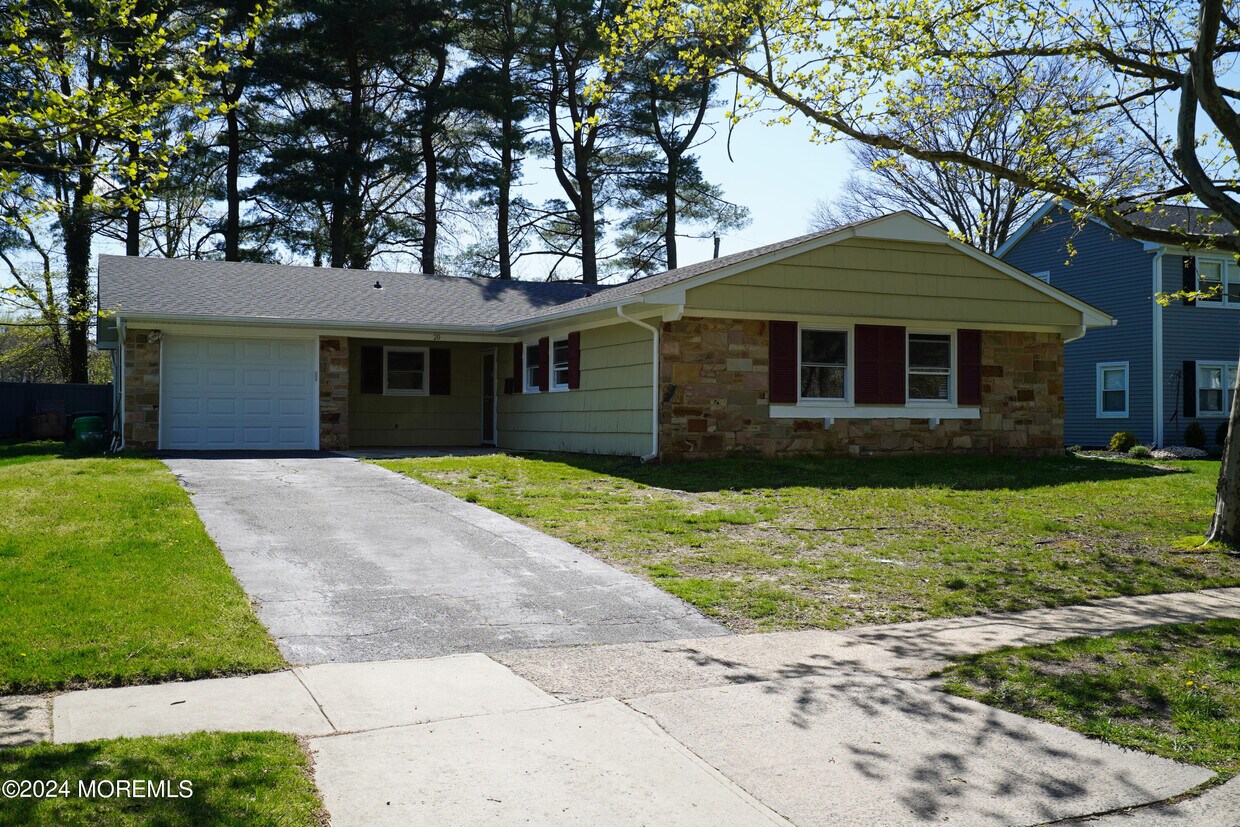 Primary Photo - 20 Ivy Hill Dr
