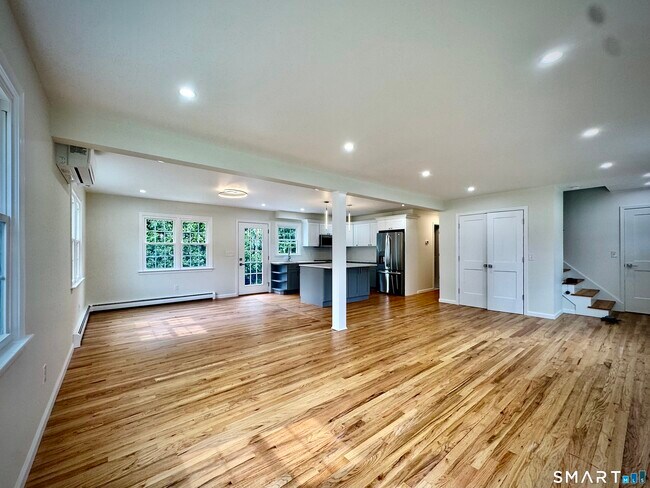 Foto del edificio - 38 Pepperbush Ln