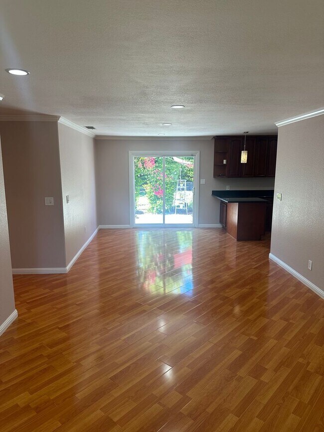 Foto del edificio - 2615 Camloop Dr