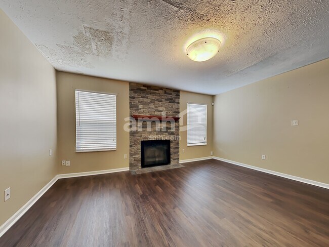Foto del edificio - 6351 Hollingsworth Dr