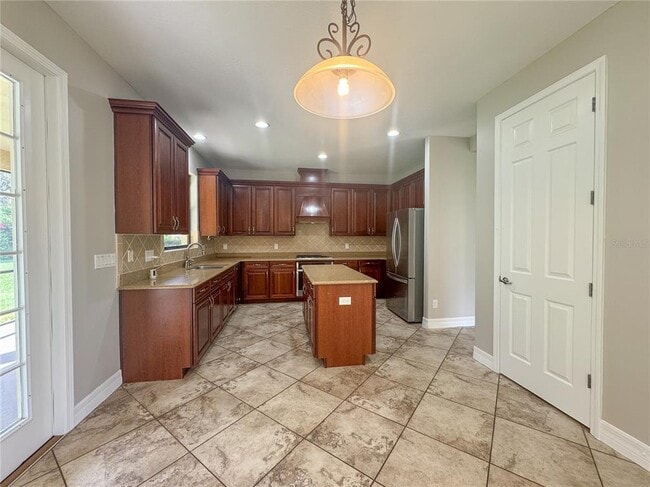 Building Photo - 20318 Chestnut Grove Dr
