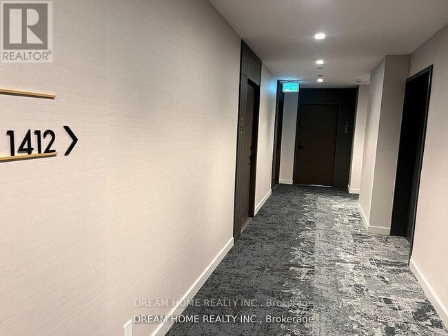 Building Photo - 15 Holmes Ave