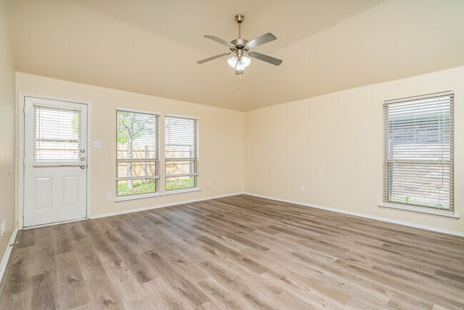 Foto del edificio - 1617 Bob Dr