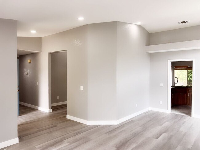 Building Photo - 8135 Northern Oak Cir