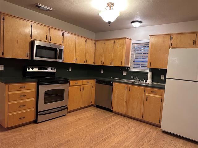 Building Photo - 1220 S 6th St