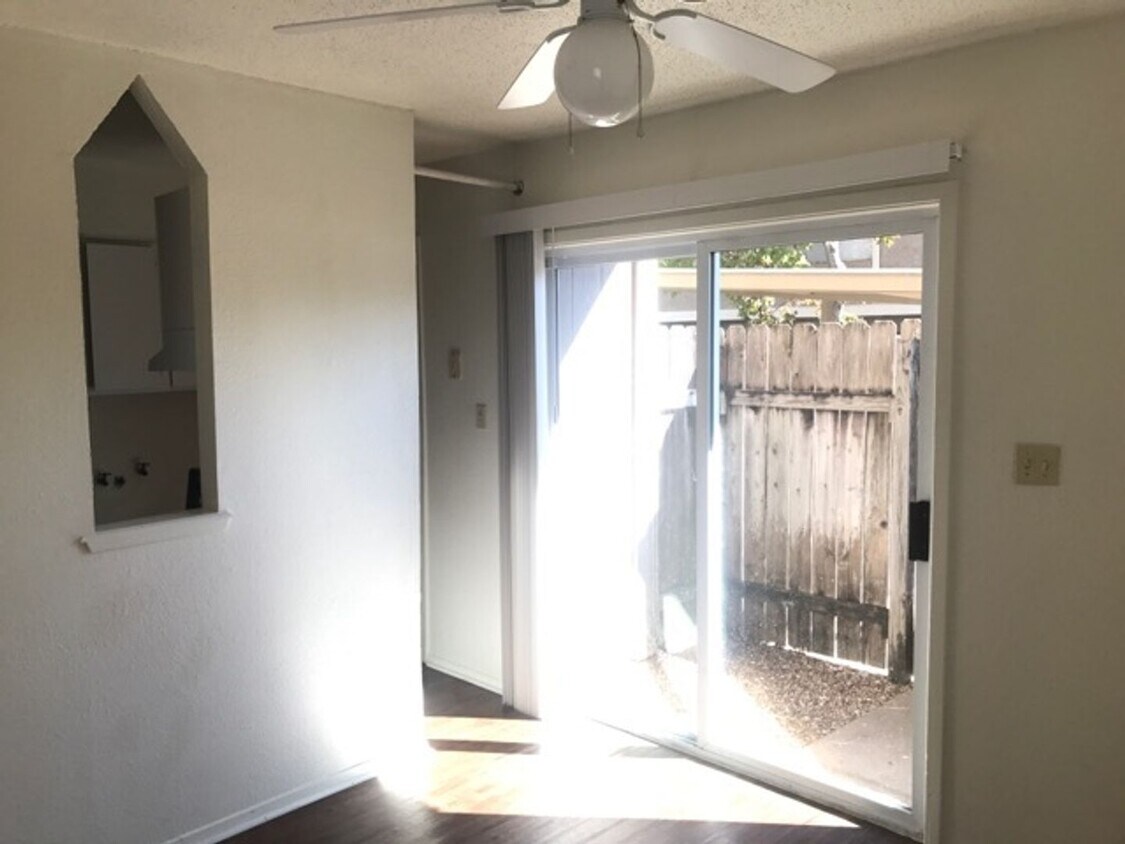 Foto del edificio - College Station - 2 bedrooms / 1.5 Bath - Fourplex for rent. Great location for students!!