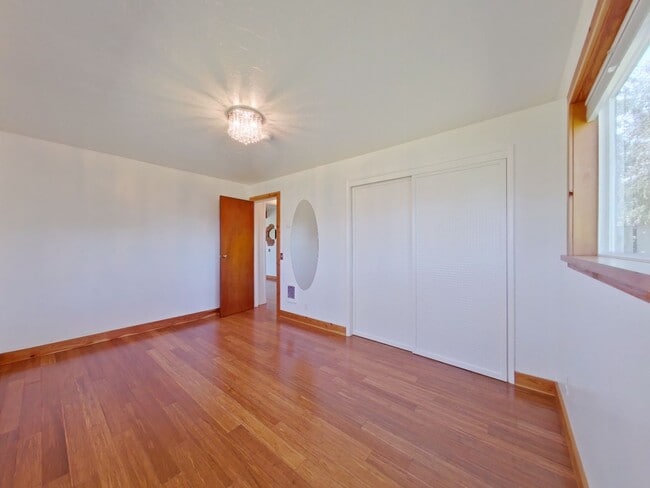 Building Photo - Charming & Updated 2-Bedroom Home with Uni...