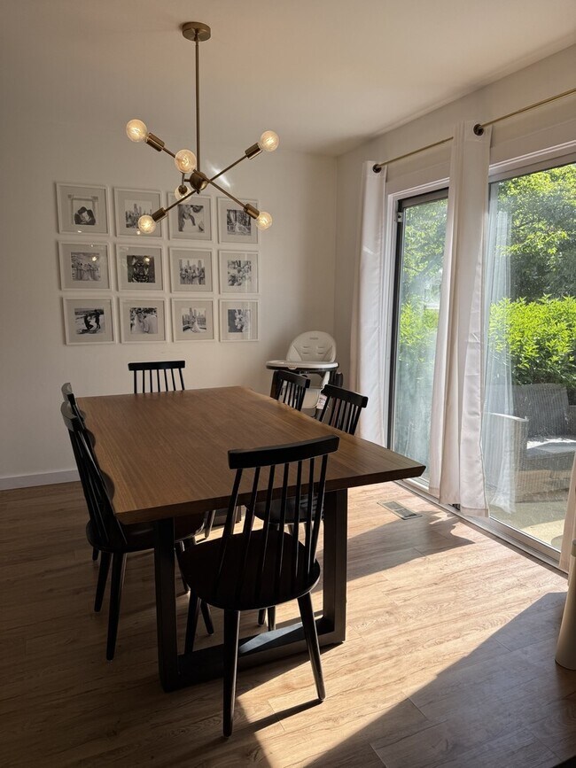 Foto del edificio - 842 Spring Creek Ct