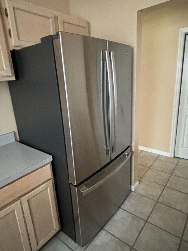 Foto del edificio - Charming 3/2 Home with Pet-Friendly Yard &...