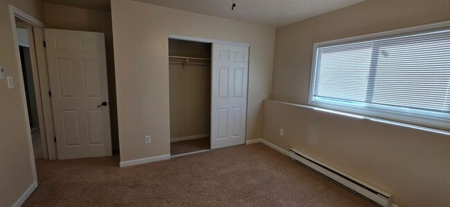 Building Photo - 4931 Green River St