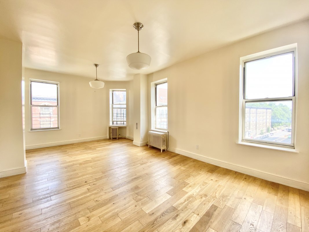 Primary Photo - 320 St Nicholas Ave