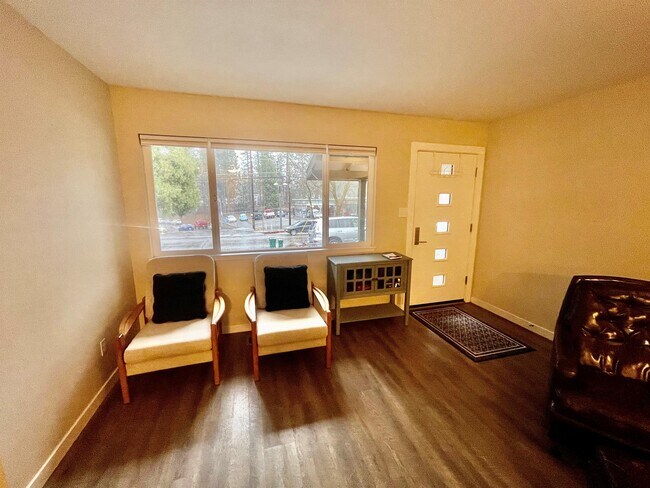 Building Photo - 744 Zion St