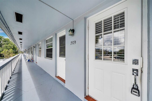 Foto del edificio - 751 Pine Dr