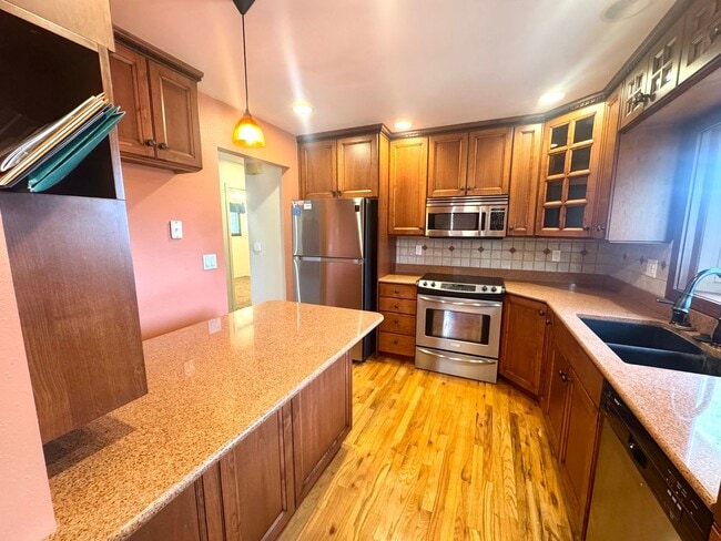 Spacious Eastside Home with Sunroom, EV Charging & Finished Basement! - Spacious Eastside Home with Sunroom, EV Charging & Finished Basement!